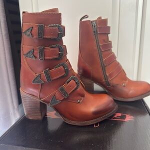 New Freebird Belladonna Whiskey Size 8 Distressed Leather Buckle Heeled Boots
